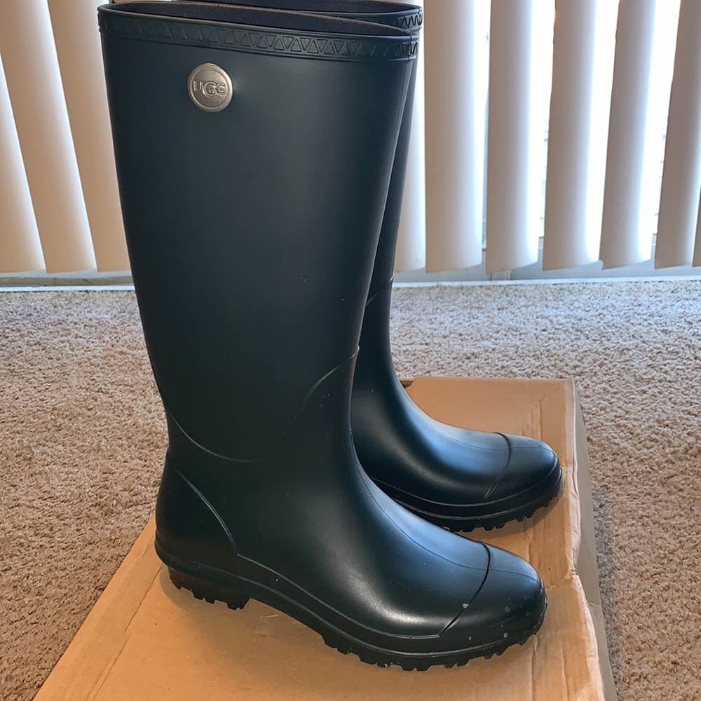 Ugg matte Shelby rain boots